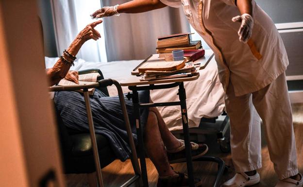 Cantabria suspende en atención a las personas dependientes pese a tener el gasto público más alto