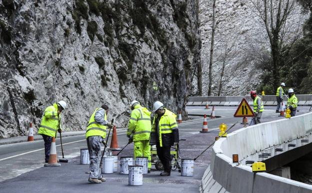 La licitación de obra pública cae un 33,7% en Cantabria, el mayor descenso del país