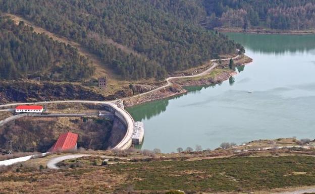Repsol y Revilla visitan hoy la central de Aguayo para analizar su ampliación