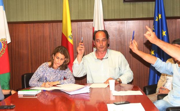 El alcalde de Marina de Cudeyo cesa a sus socios de gobierno del PSOE