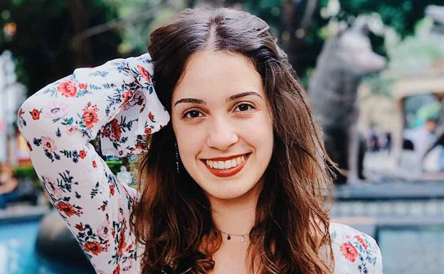 Andrea Smith, la joven escritora de Cabezón de Sal que triunfa con un seudónimo