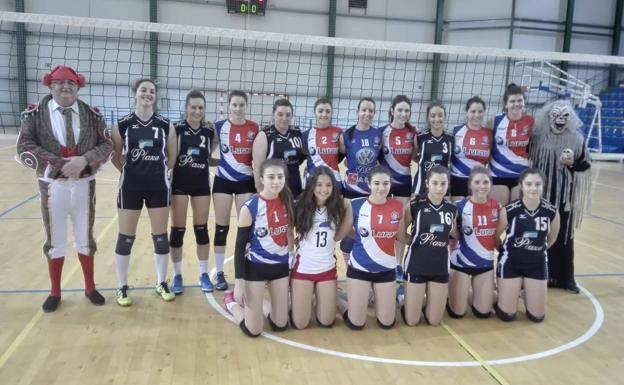 El Voley Laredo femenino se complica la permanencia