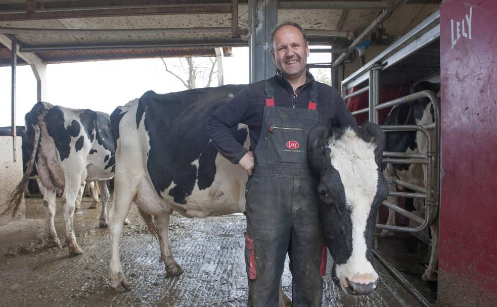 «Controlo el ordeño de cada vaca desde el móvil»