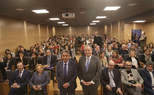 Más de 50 empresas reclutan talento ante 200 alumnos en la XIV Feria de Empleo de Cesine