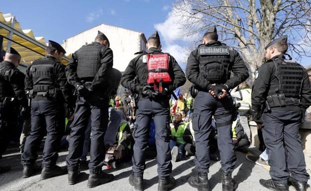 Los 'chalecos amarillos' vuelven a las calles en Francia en busca de un nuevo impulso