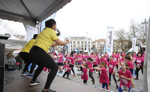 La Carrera de la Mujer tiñe de igualdad la bahía