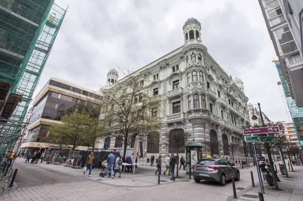 Las obras previas en el antiguo Banco Mercantil inician el proyecto de arte del Santander