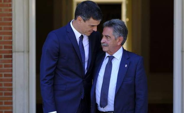 Revilla vuelve a quejarse porque Pedro Sánchez visita otra vez Cantabria y no le llama