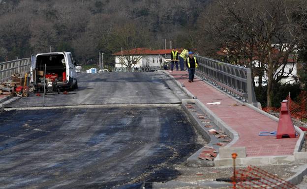 El nuevo puente de Golbardo aún tendrá que esperar dos semanas