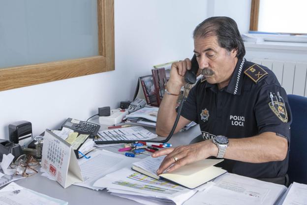 Tomás Velasco: «Agradezco al pueblo de Santoña su cariño y colaboración con la Policía»