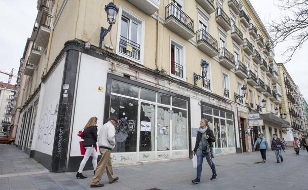 CaixaBank ocupará el local del antiguo concesionario de Autogomas en Pombo