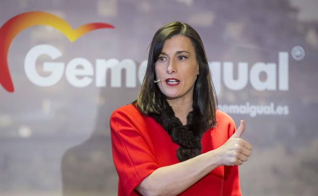 Igual reconoce que sus declaraciones sobre inmigración y adopción son «poco afortunadas»