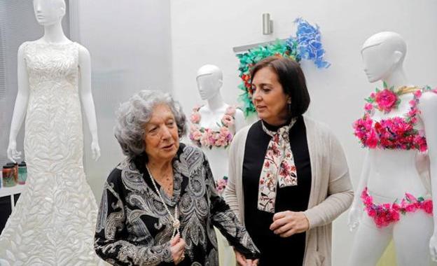 Una artista recrea el vestido de Cristina Pedroche de las últimas Campanadas con material reciclado