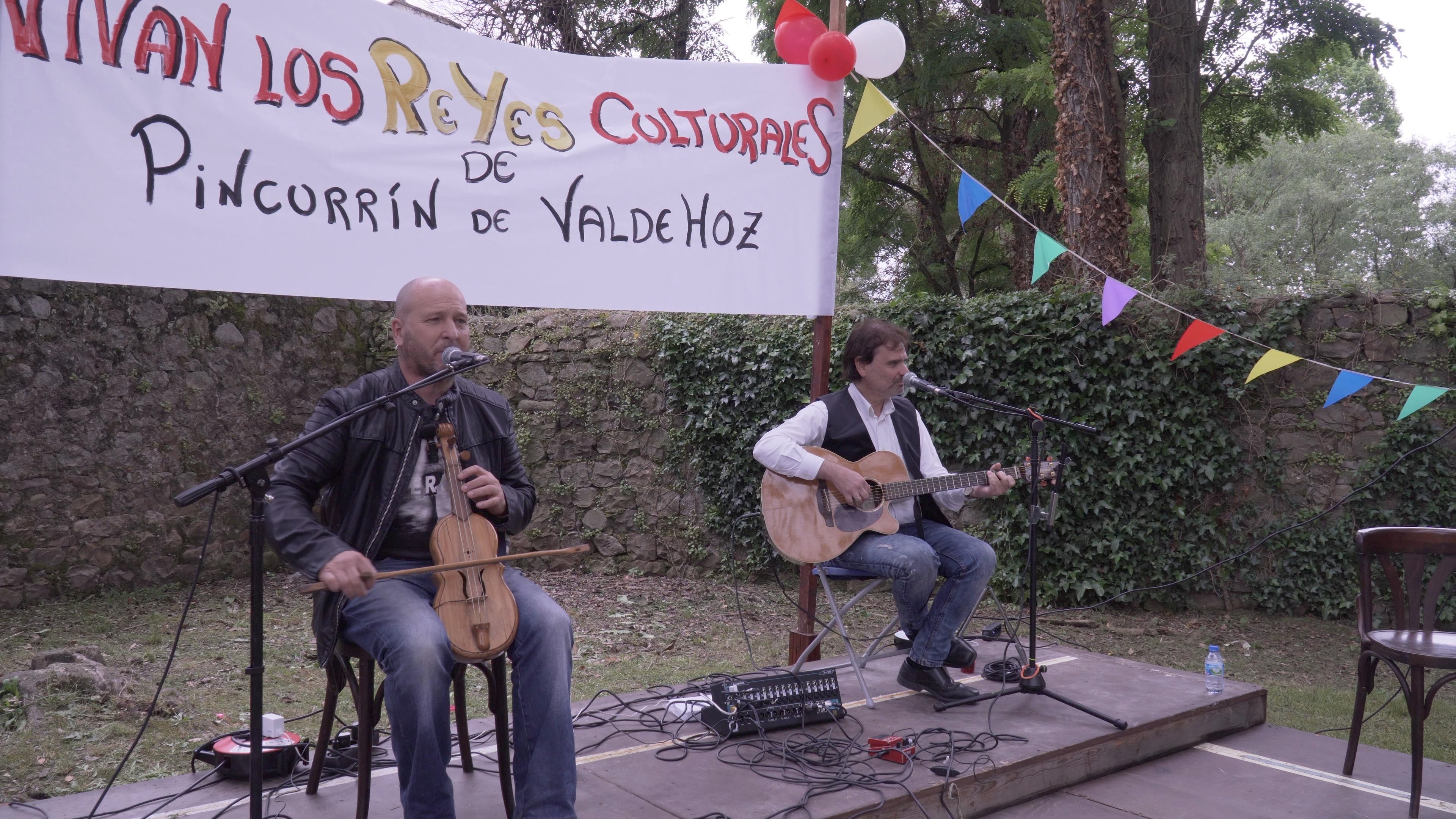 El folclore de Miguel Cadavieco y Marcos Bárcena se une a la serie cántabra 'Cuando el río suena'