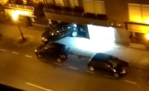 Roban con la técnica del alunizaje en dos tiendas de telefonía en Colindres