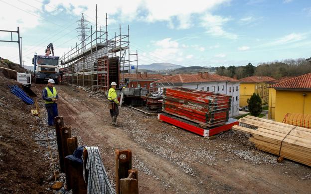 Fomento asegura que resolverá «este mes» las expropiaciones del nudo de Torrelavega