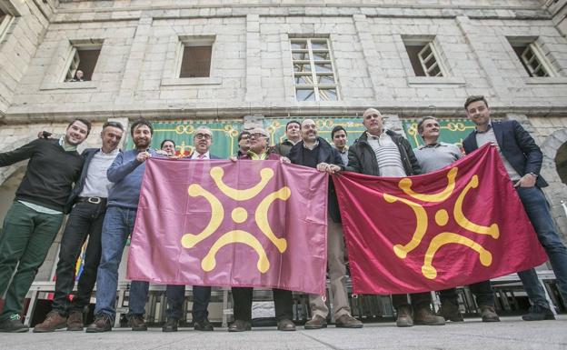 Cantabria no cambiará la ley de bandera para regular el uso del lábaro