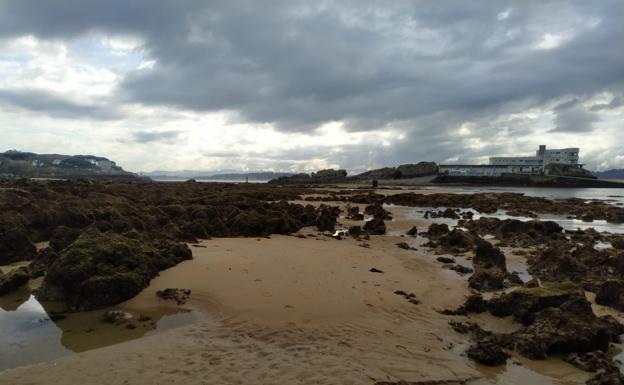 El Cantábrico vive una de las mareas más fuertes del año