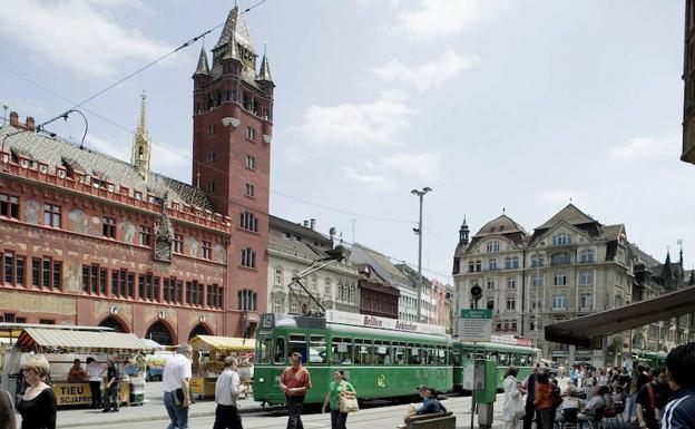 Detenida una septuagenaria en Suiza por la muerte de un niño de 7 años a puñaladas