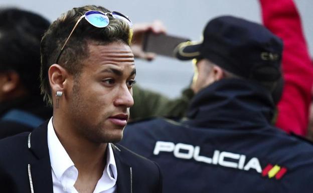 La UEFA abre expediente a Neymar por insultar a los árbitros del PSG-United