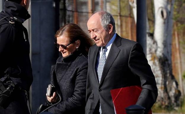 Fernández Ordóñez niega que presionara a Bankia para salir a Bolsa: «La iniciativa fue de la entidad»