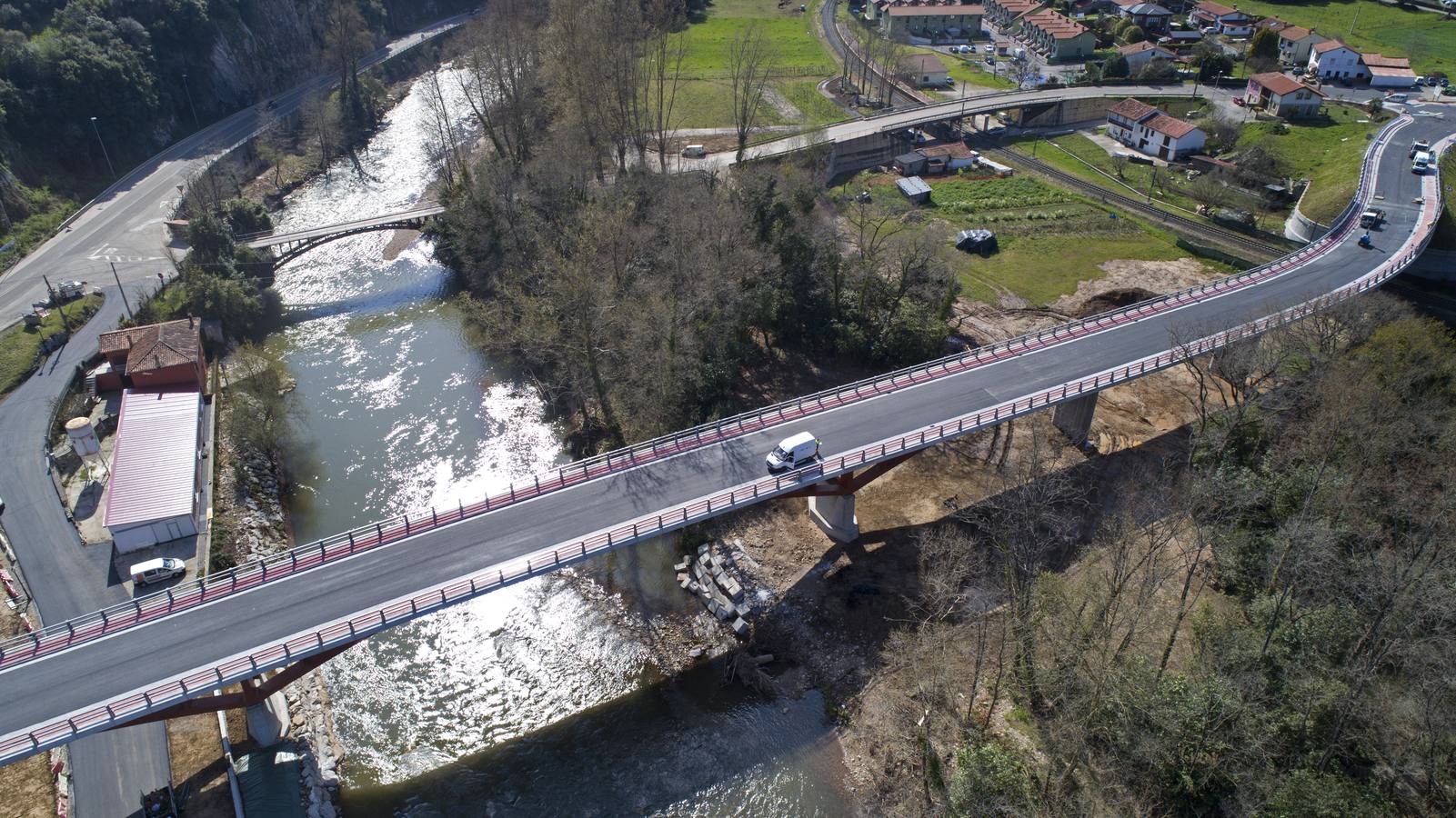 Golbardo estrena puente