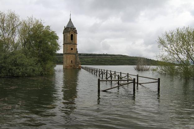 Turismo reparará el acceso a la torre de Villanueva cuando baje el embalse