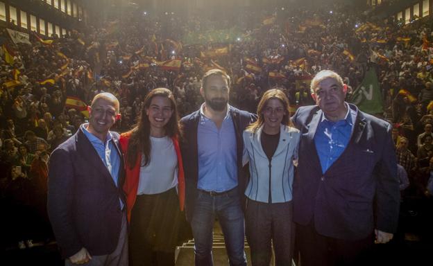 Vox abarrota la Sala Argenta