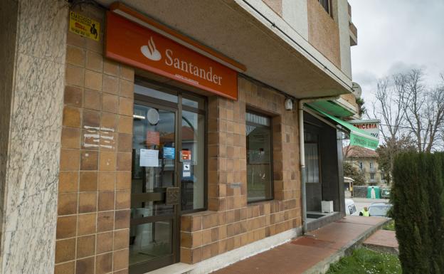 El Santander cifra en 150.000 euros el desfalco en la oficina de Solórzano