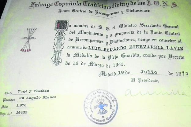 El delegado del Gobierno denuncia la difusión de carnés falsos para relacionarle con Falange