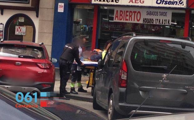 Dos obreros, con pronóstico reservado tras precipitarse desde cuatro metros en Santander