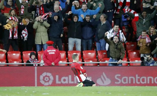 Un penalti de Muniain en el descuento mantiene la escalada del Athletic