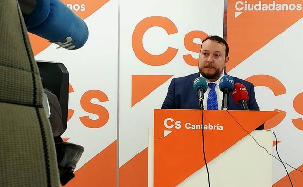 Gómez reta a Revilla a que diga si hará presidente a Pedro Sánchez «con los que quieren romper España»