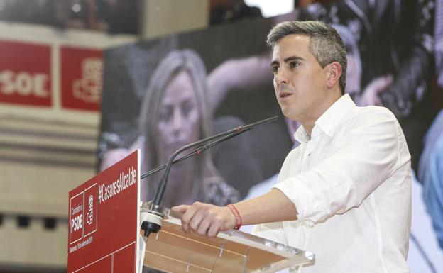 Zuloaga advierte de que sólo Sánchez puede ganar «a la derecha de 3 siglas»