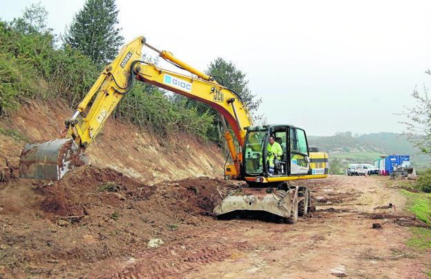 La nueva carretera de acceso a El Soplao desde Celis comienza a tomar forma