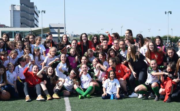 El Racing Féminas recibirá esta tarde un homenaje en El Sardinero por su ascenso