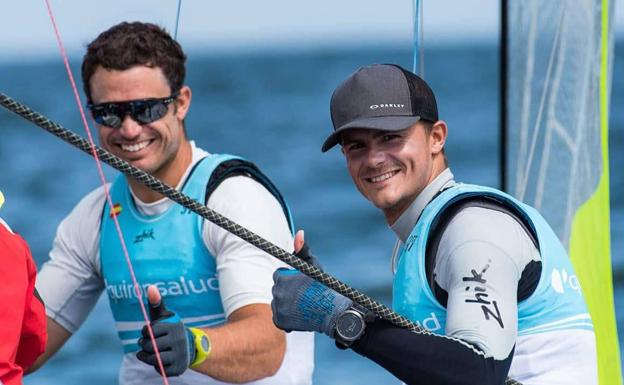 Diego Botín y Iago López-Marra suman una medalla de plata al equipo español de vela en Palma