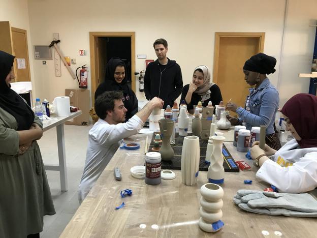 La pedagogía del atelier La Juntana destaca en la Bienal de Dahar