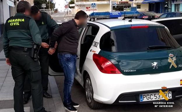 Tres detenidos por pertenencia a un grupo criminal que robaba en pisos de Torrelavega y Santander
