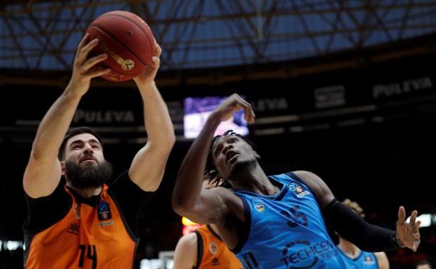 Will Thomas lidera al Valencia Basket, que ya acaricia la Eurocopa