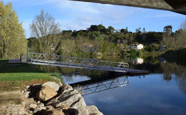 Entra en servicio el pantalán flotante para embarcaciones de remo en Oruña