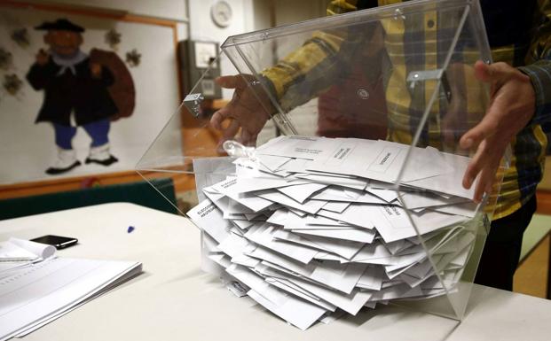 Los partidos comienzan esta noche la campaña electoral con la tradicional pegada de carteles