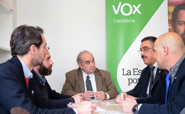 Vox Cantabria promete equiparación salarial y dotación de medios a la Guardia Civil