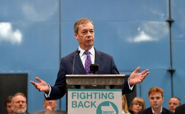 El eurófobo Nigel Farage amenaza con una «revolución británica» en las urnas