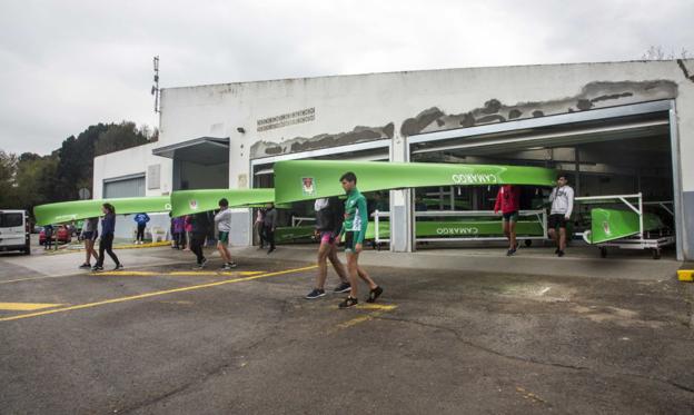 Camargo mejora la bolera de Cros y las instalaciones de remo de Punta Parayas