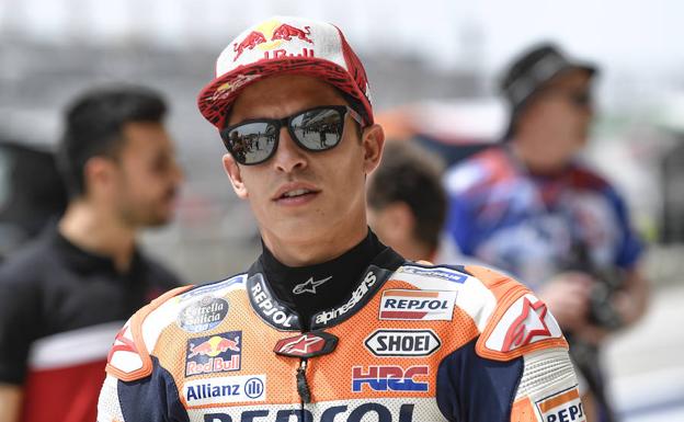 El error de Márquez deja un Mundial igualadísimo ante la llegada a Europa