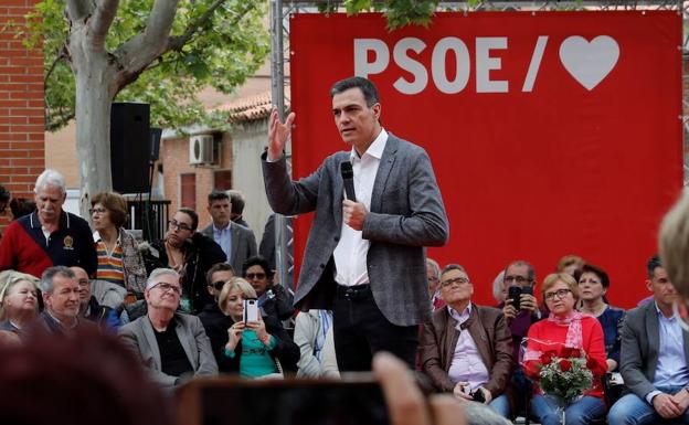 Sánchez agita el miedo a la llegada del PP entre los pensionistas