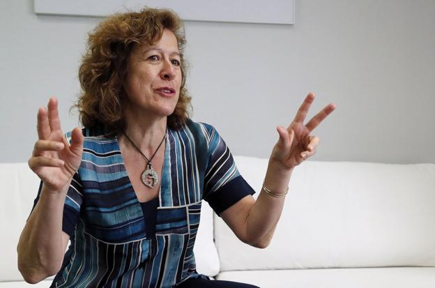 «El personaje femenino en la novela negra ha sido una mujer de usar y tirar»