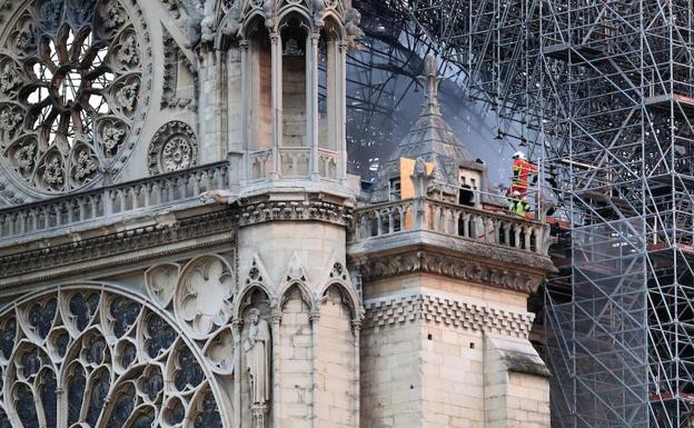 Macron promete reconstruir Notre Dame en cinco años