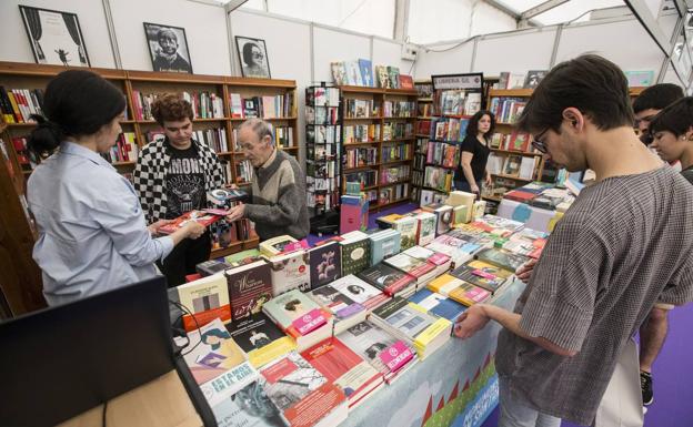 Leonardo Padura, Julio Medem, Cristina Morales y Ramón Lobo, en una Feria del Libro muy cinéfila